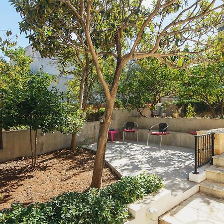 Villa Bua - Beautiful Seafront Apartments Trogir Exterior foto