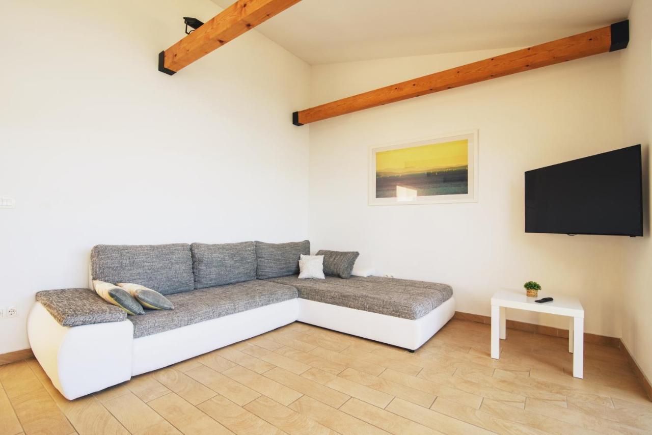 Villa Bua - Beautiful Seafront Apartments Trogir Exterior foto