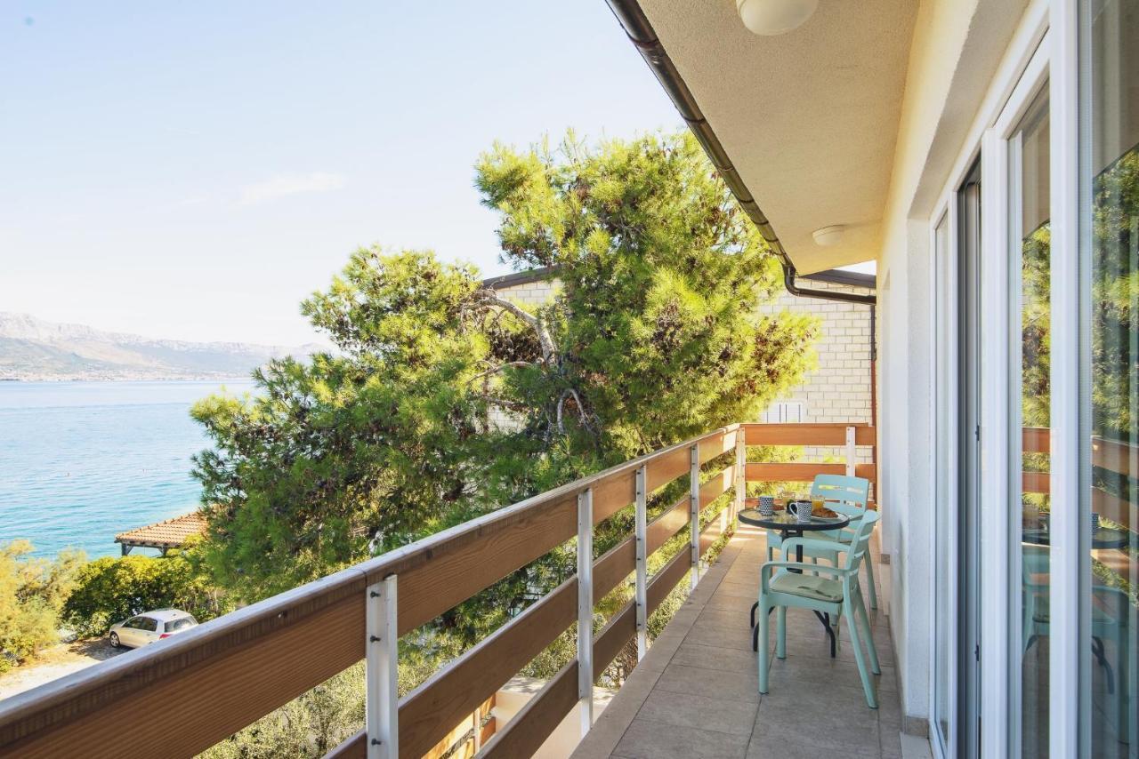Villa Bua - Beautiful Seafront Apartments Trogir Exterior foto