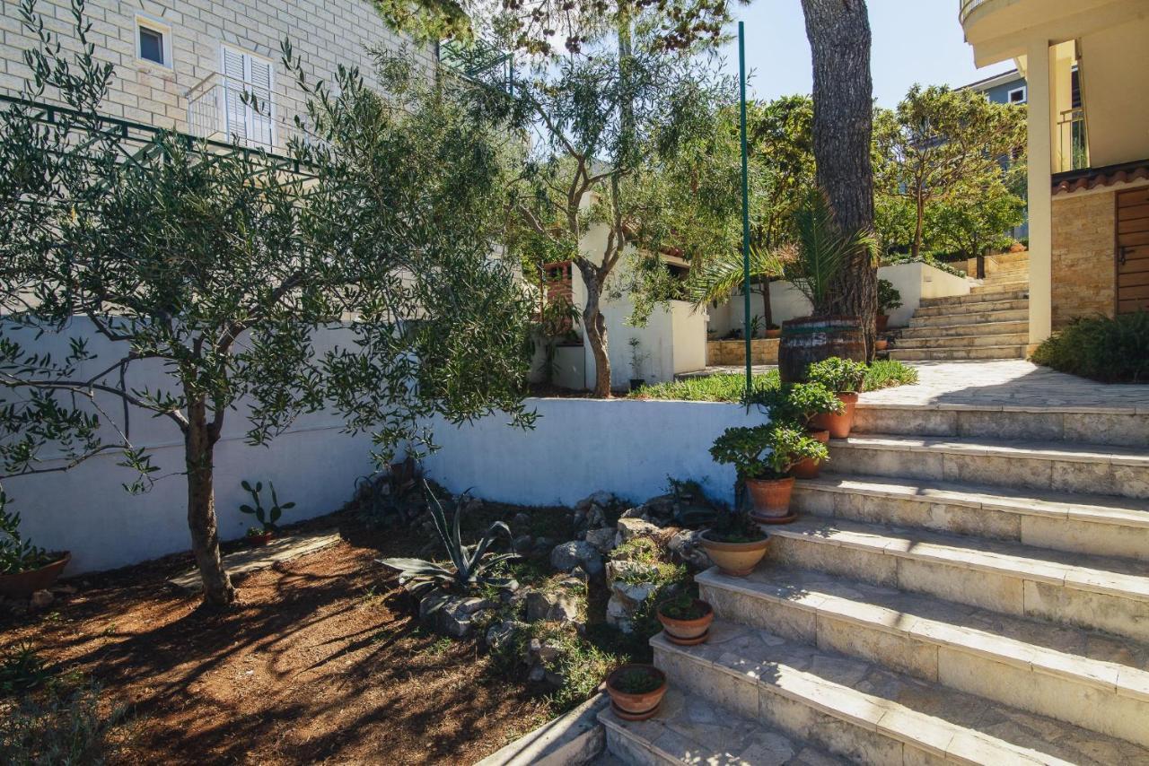 Villa Bua - Beautiful Seafront Apartments Trogir Exterior foto