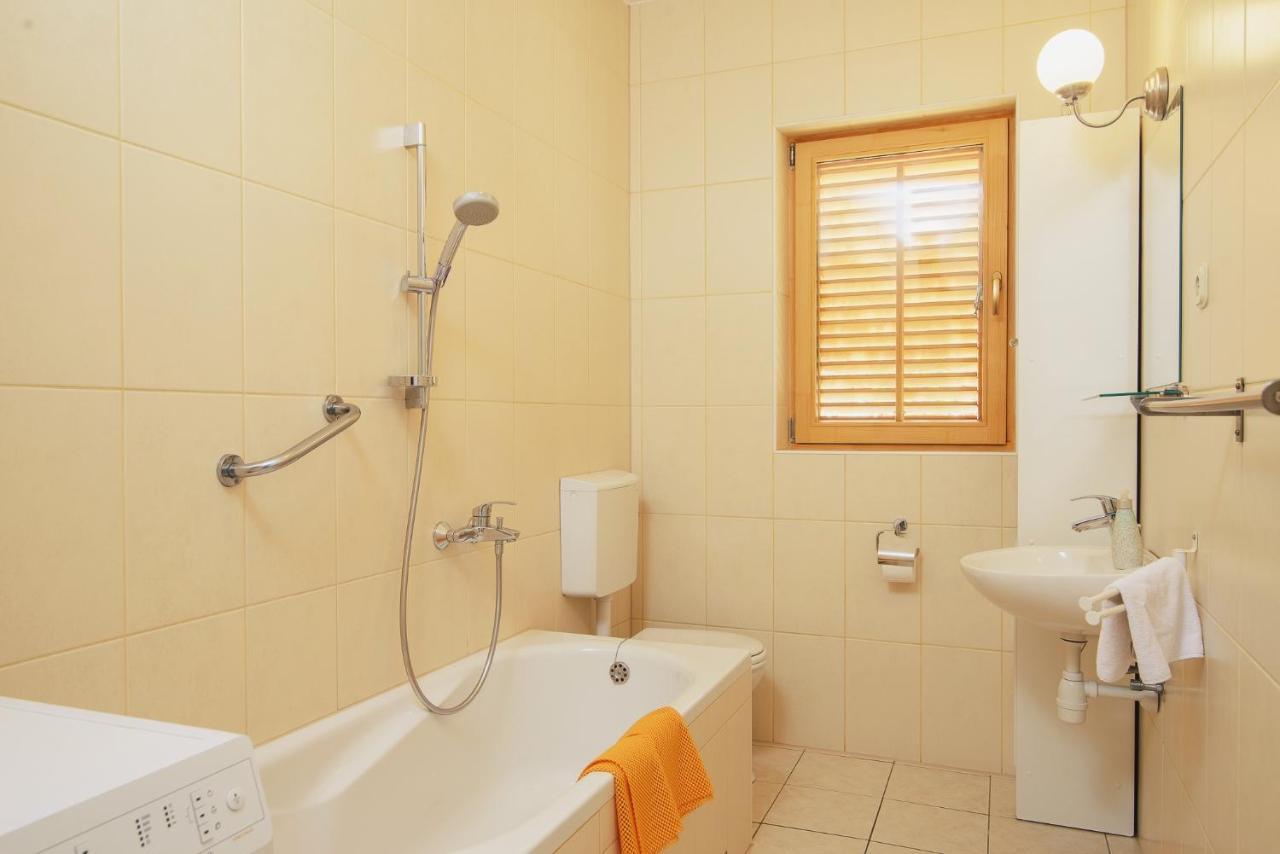 Villa Bua - Beautiful Seafront Apartments Trogir Exterior foto