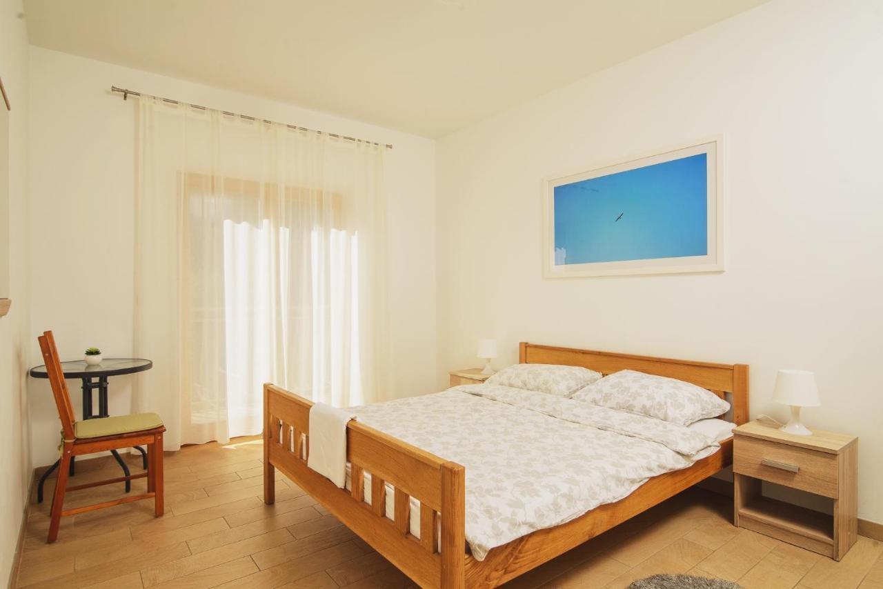Villa Bua - Beautiful Seafront Apartments Trogir Exterior foto